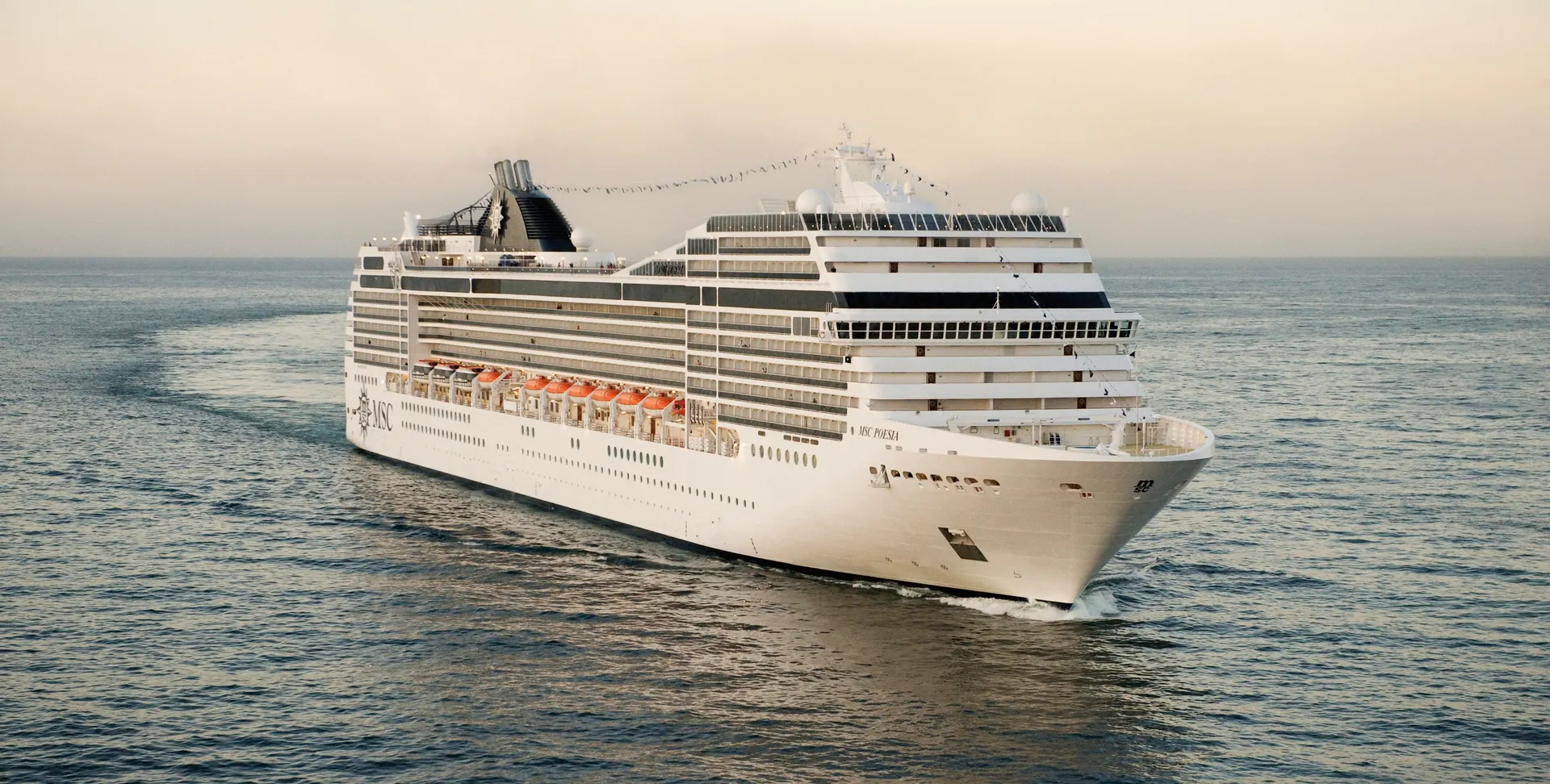 Bacșișul pe croazieră: cât costă la MSC și la Royal Caribbean