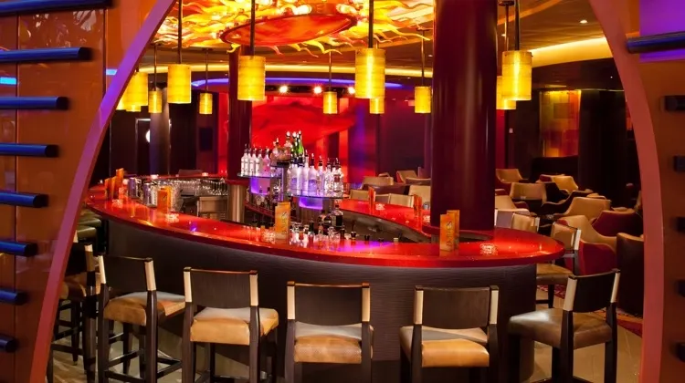 Allure of the Seas - Bar