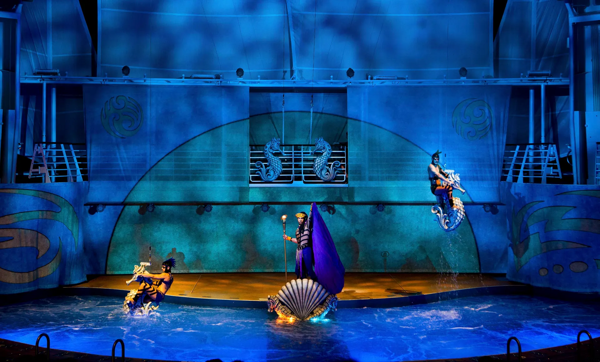 Explorer of the Seas - aqua theater
